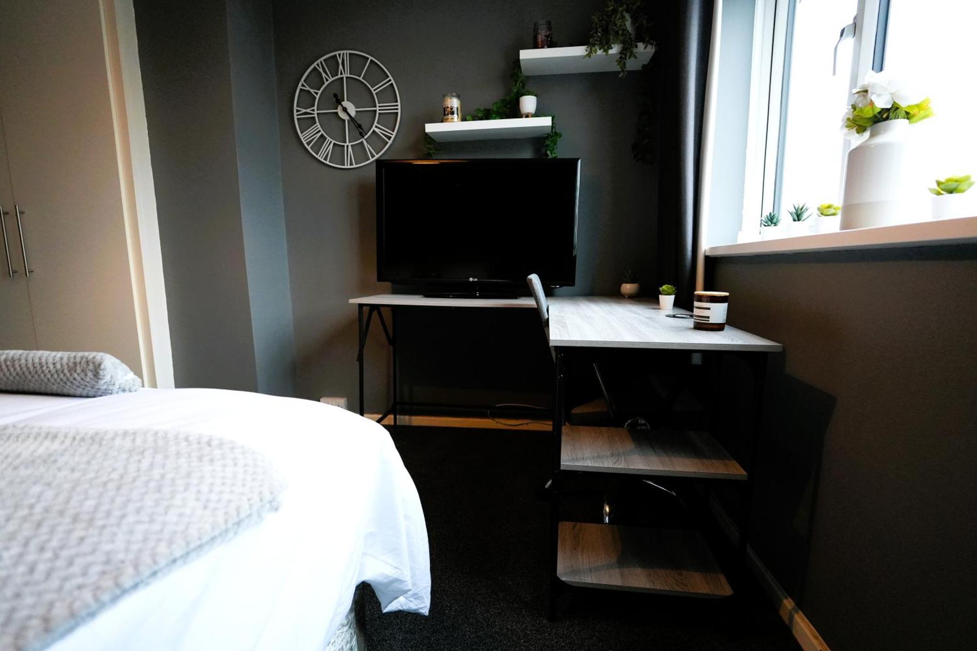 Detached Homestay - Super, King & Double Rooms - Leyland, Preston, Chorley, Lancashire Eksteriør billede