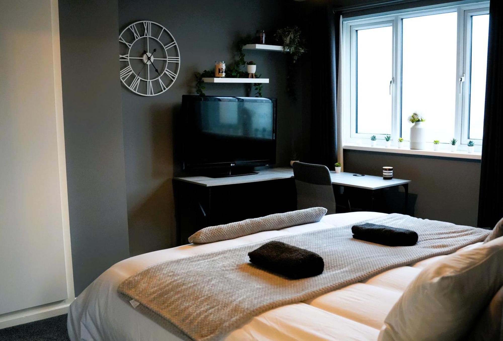Detached Homestay - Super, King & Double Rooms - Leyland, Preston, Chorley, Lancashire Eksteriør billede